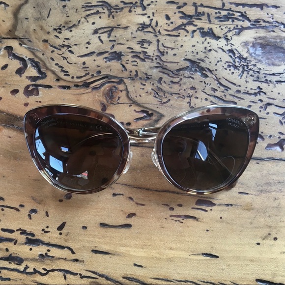 Chanel Polarized gold detailed sunglasses - Picture 1 of 7